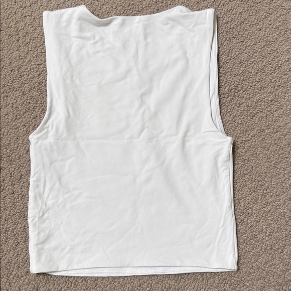 Aritzia contour Set of Black + White Sleeveless Tank Tops - Picture 8 of 9